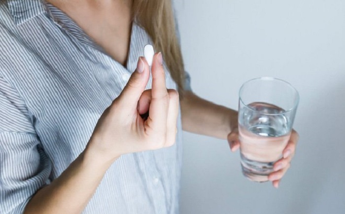 Tác dụng phụ của một số loại thuốc cũng là một trong số nguyên nhân gây thận yếu ở phụ nữ