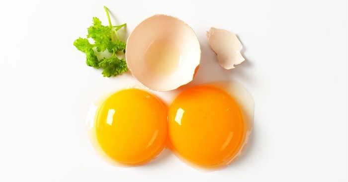 Lòng đỏ trứng gà rất giàu vitamin D