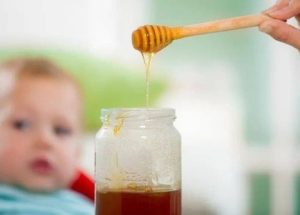 Trẻ sơ sinh uống mật ong được không? 3 Điều cần lưu ý